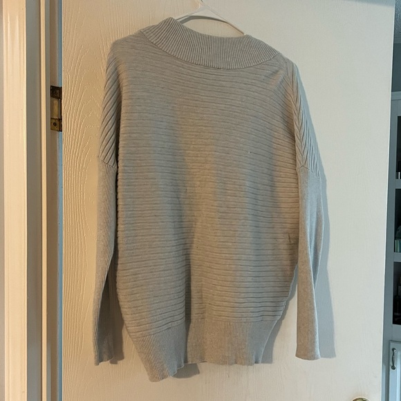 Time and Tru light grey sweater - Picture 2 of 2